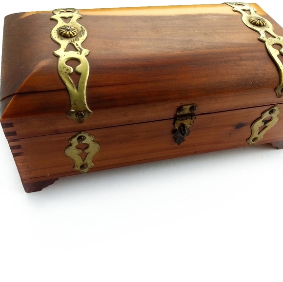 CEDAR Wood Vintage Jewelry Trinket Box